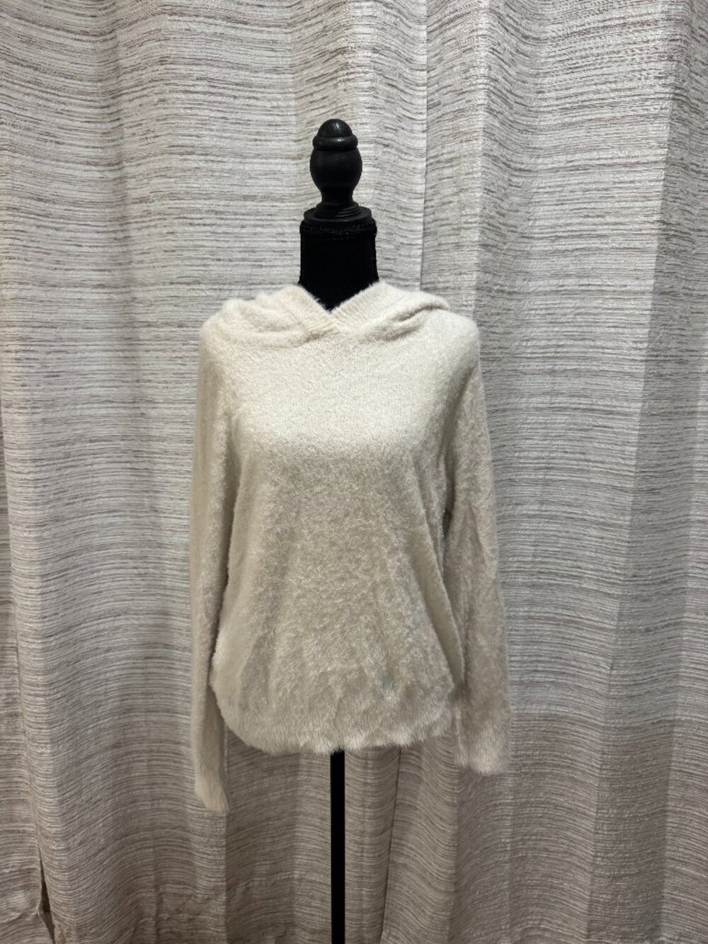 Olivia Sky White Fuzzy Sweater Size Large